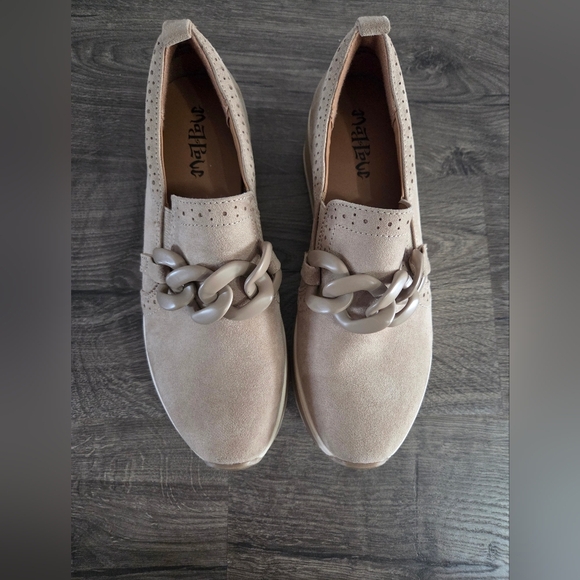 Mad Love taupe slip on platform loafers size 7.5 NWOT - Picture 3 of 7